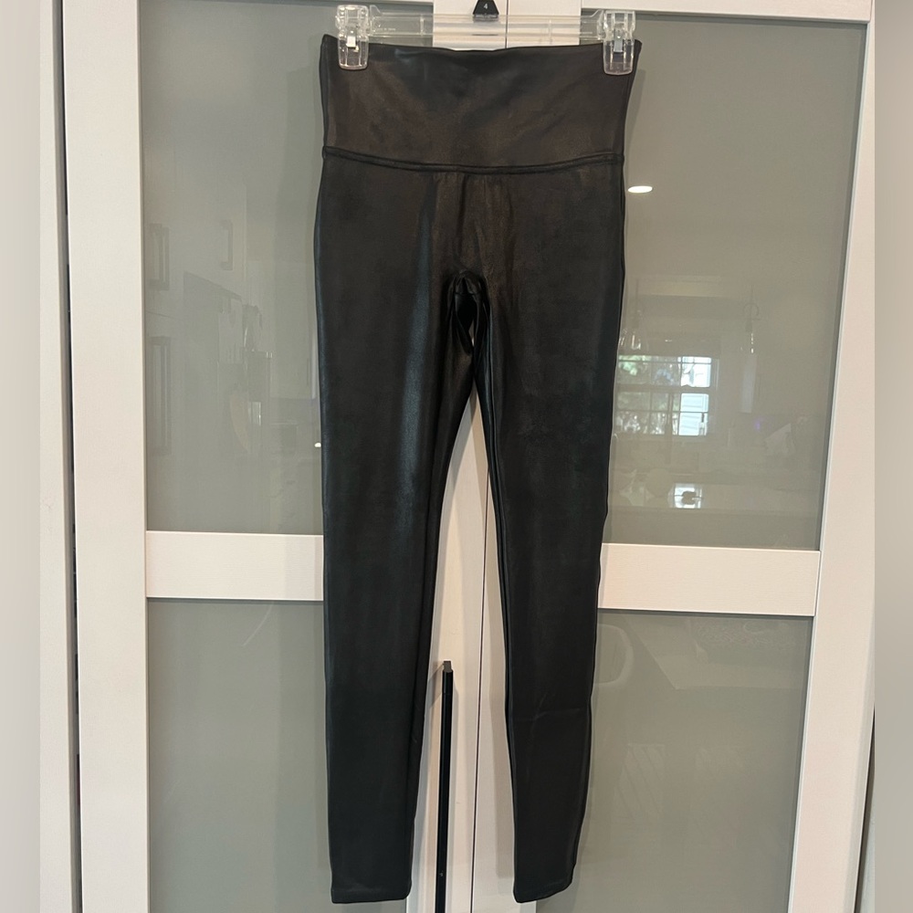 Almost new SPANX Faux Leather Leggings in Black Skinny Tummy Control sz M